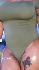The bodyxxx big ass ghetto booty be swinging left to right you can see