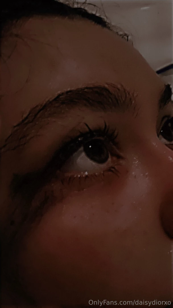 Does smeared makeup turn you on i love looking like a mess 