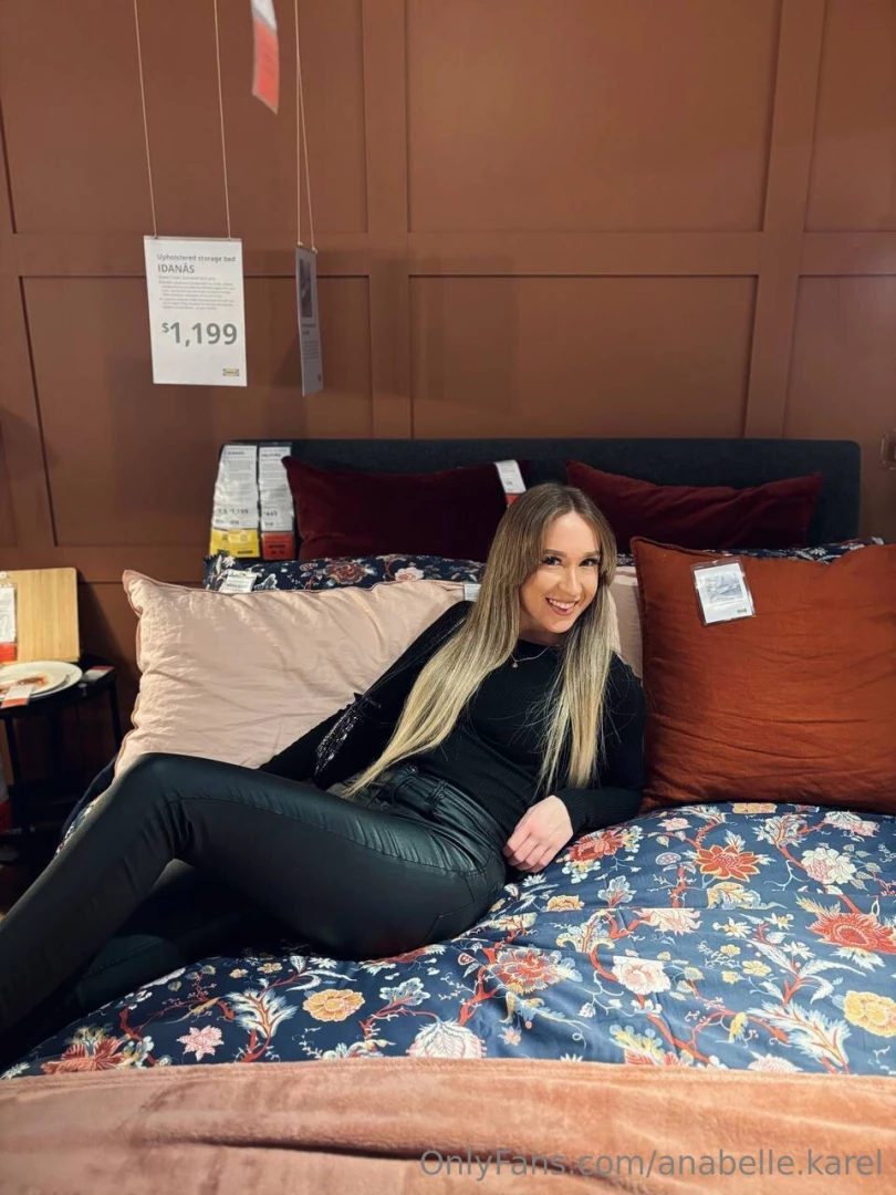 Omg this bed feels so comfy it makes me feel happy 