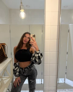 Mirror moments are the easiest way to check in with yourself casual