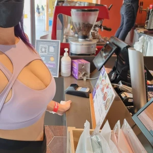 Hi can u take my order please