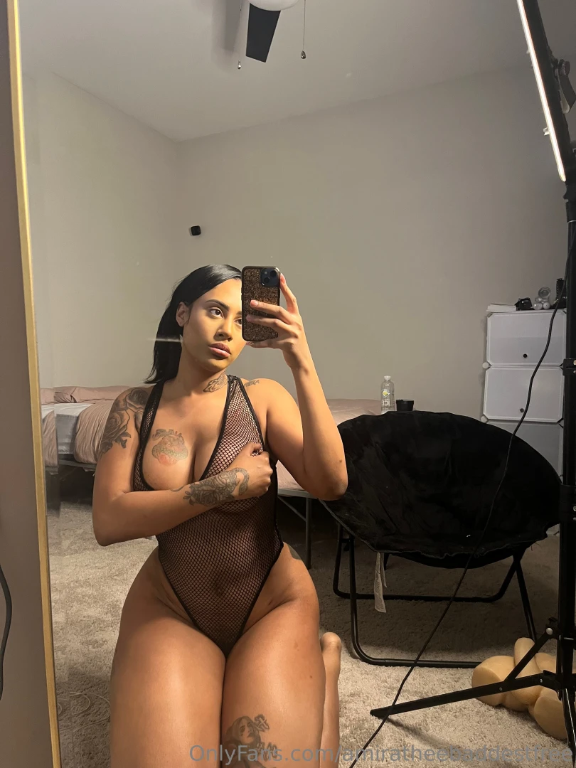 Here some feet and tits for you daddy 