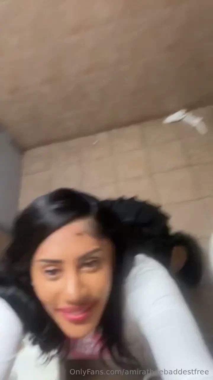 Wanna sneak out with me 