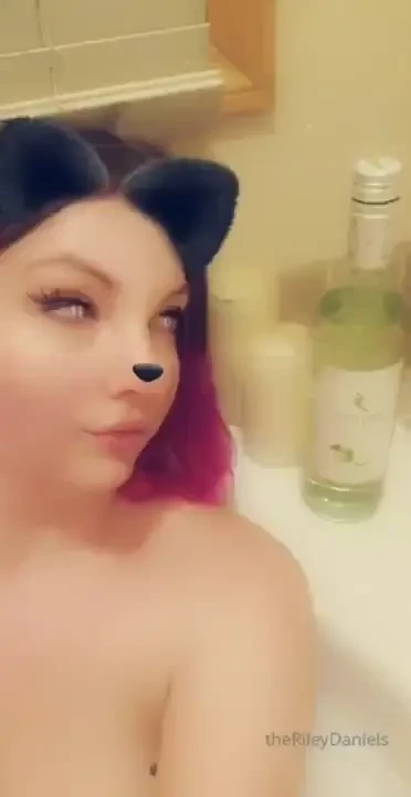 Get someone that looks at you like i m looking at this bottle of wine 