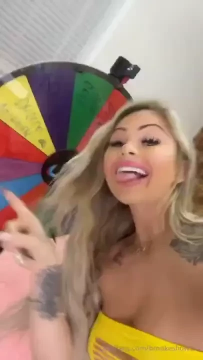 I m live so come spin my wheel 