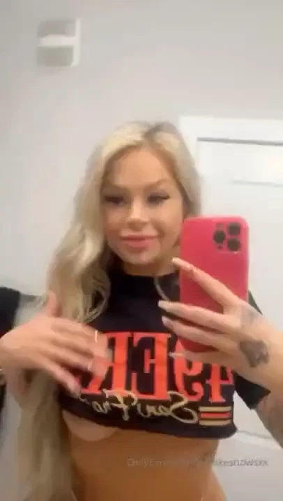 Let me make you cock wiggle while my tits jiggle 