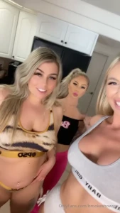 brookeshowsxx - If you are seeing this we are so horny so get your dick in and we will 