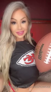 brookeshowsxx - Get hooked on football amp tell me your bets 