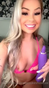 brookeshowsxx - Dm me saying squirt competition 