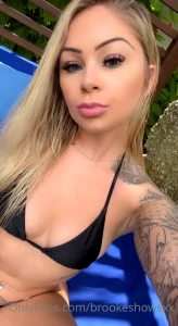 brookeshowsxx - Your favorite bikini slut 