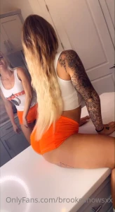 brookeshowsxx - Meeet my hooters girls 