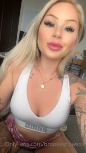 brookeshowsxx - Question spit or swallow 