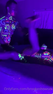 brookeshowsxx - Fucking under the blacklight 