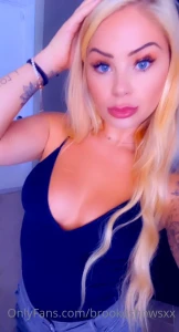 brookeshowsxx - Should i fuck a stranger the club 