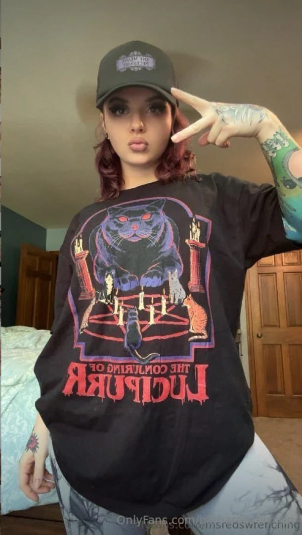 Msredswrenching is here to show you that girls like to get their hands part 2 