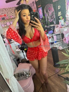 What are your thoughts on this new outfit i just dm d u the full video