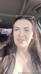 This big tit brunette sexylindsaylee totally sent me the wrong