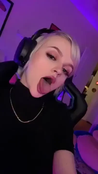 I get told my tongue content is good so i m just never gonna stop 