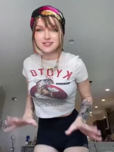 Talking about youtube my tattoo and showing you how my ass jiggles