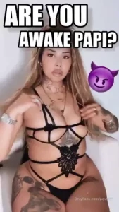 Cant sleep and i m sooo bored why don t you come talk to me i have so