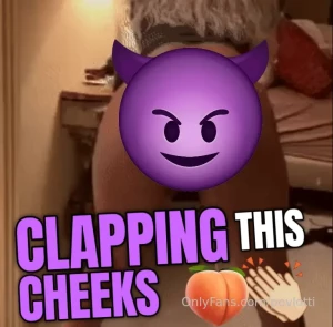Throwin this ass back im finna show you how weak im finna make your