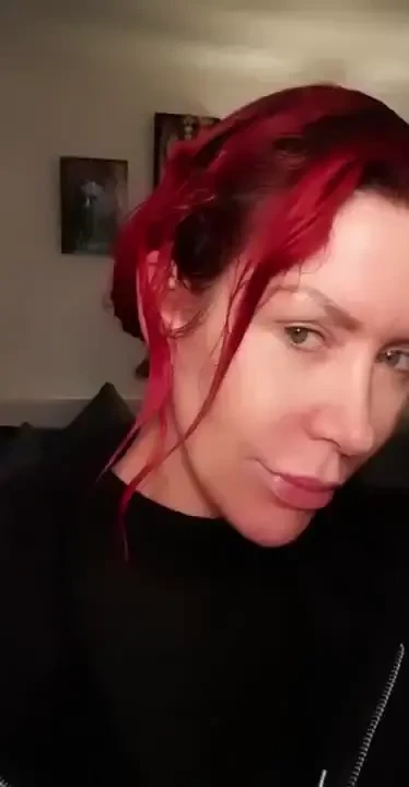 Hi sexies just tinting my own hair and because its red looks like i ve 