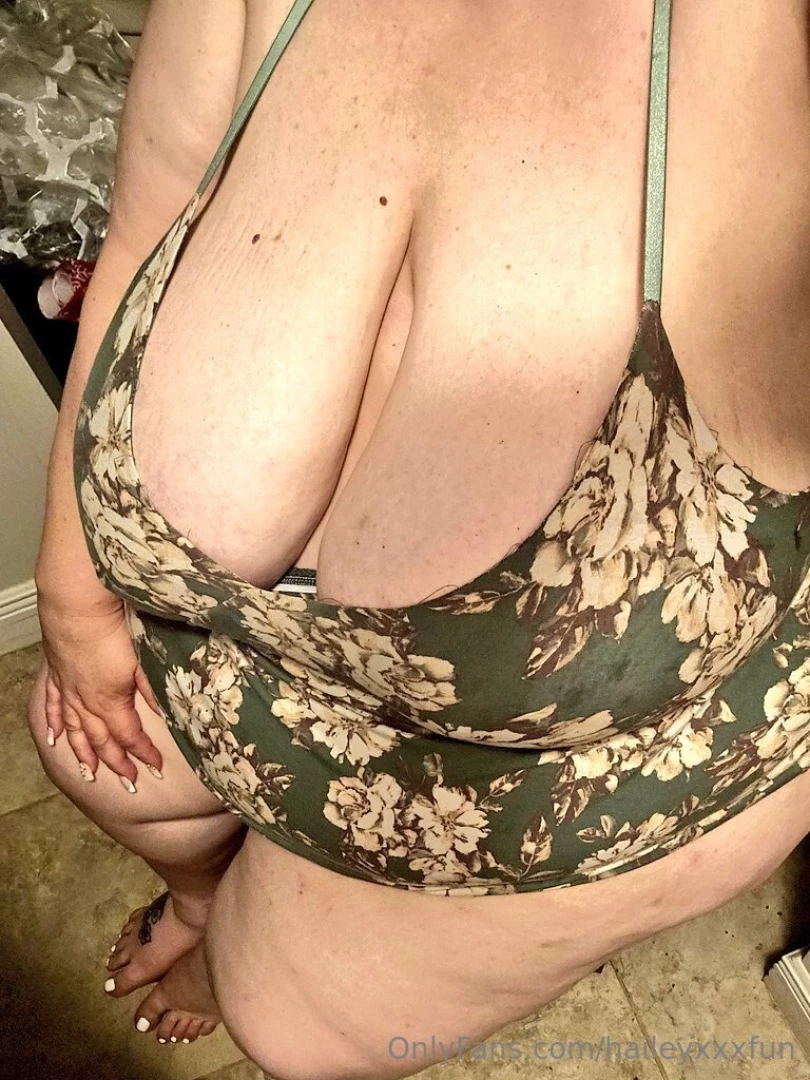 Just a ssbbw girl and her night gown 