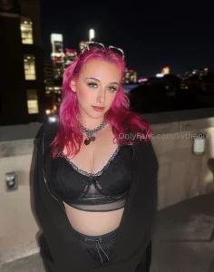 Do my eyes make my tits look big