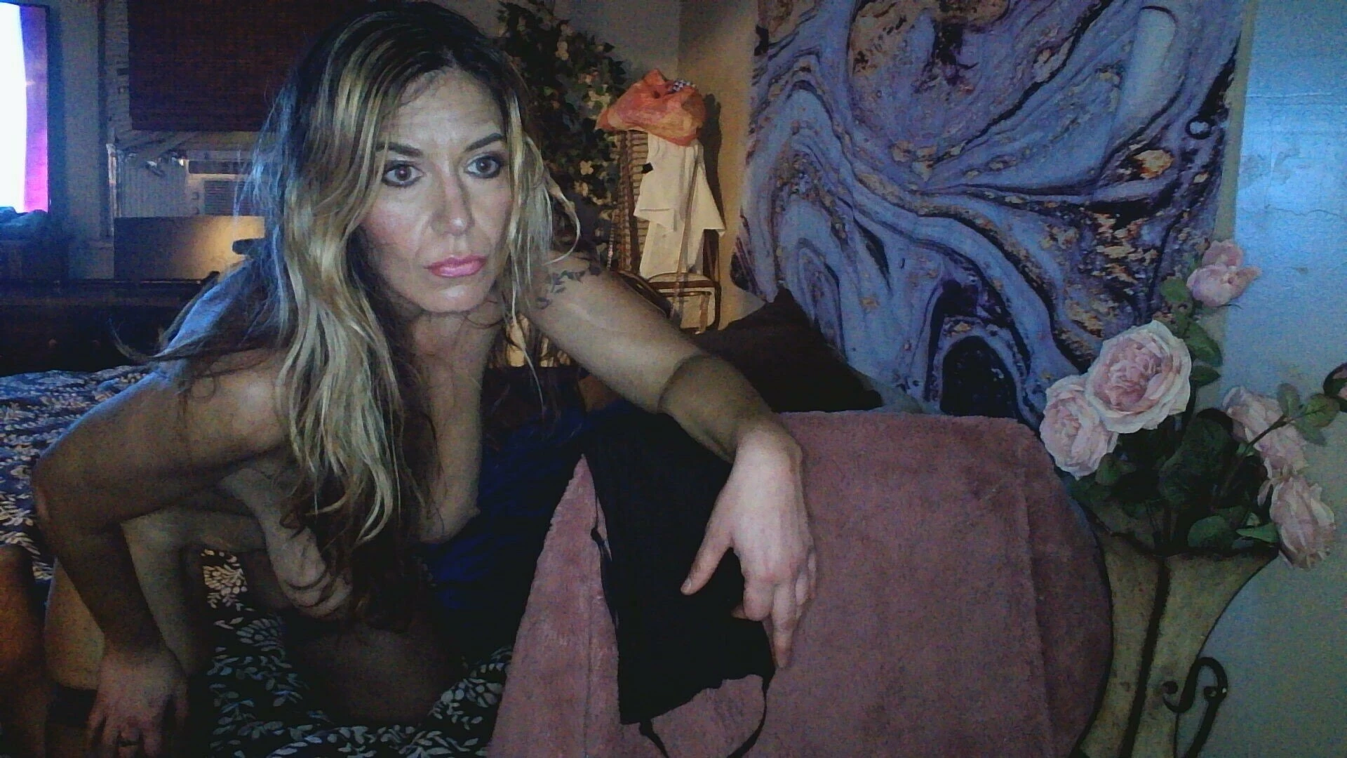 Happy milf monday and i hope everyone is having a good holiday season 