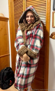 It s so chilly even my cozy fuzzy robe isn t enough to keep me warm