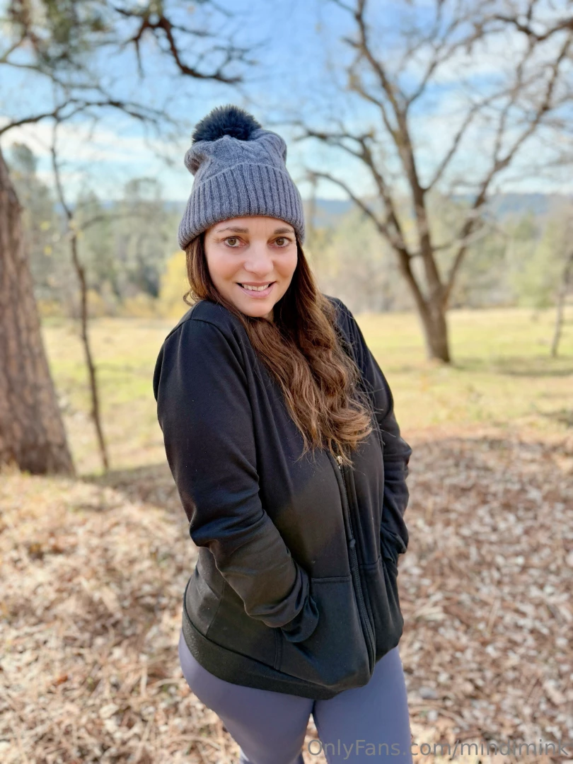 Monday blues not out here in the woods with me let s make today a 