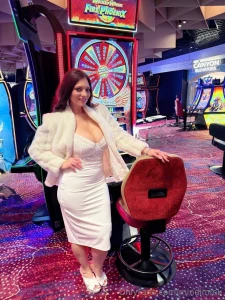 Still wrapped up in that vegas fever and this all-white fit is giving