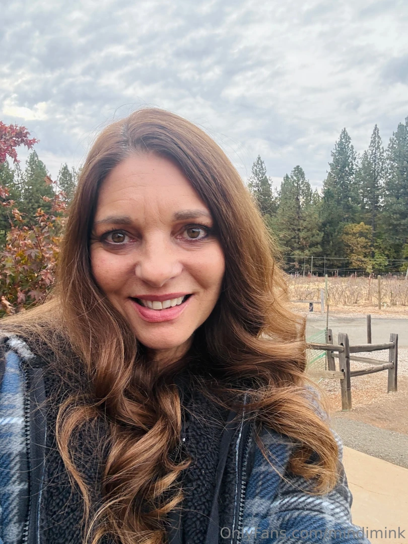 Happy monday just a little selfie to start your week right serving 