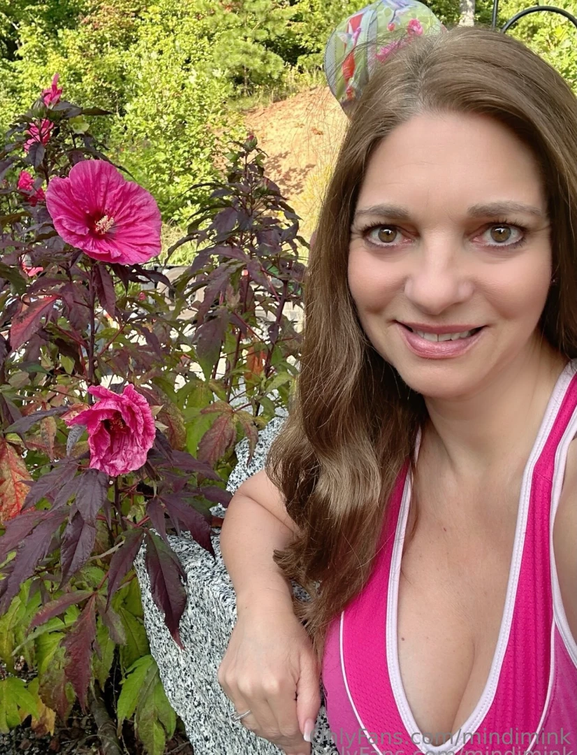 My outfit just happened to match these gorgeous blooming flowers 