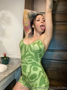 Si le sacan la lengua es groser a entonces si le meten la lengua es