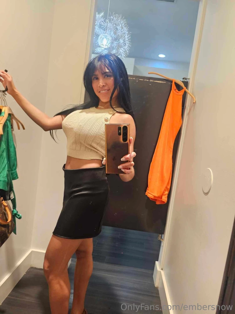 I guess no one liked that little yellow top i tried on last night lol 