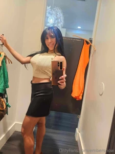 I guess no one liked that little yellow top i tried on last night lol