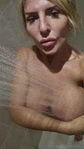 Who wants to join me for a hot wet shower dm me now