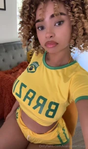 Put a smile on my face and i ll spoil you dm me