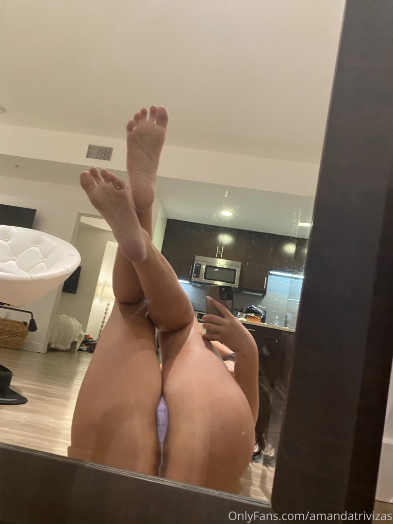 Feeling a lil bored this morning baby msg me so we can have some fun 