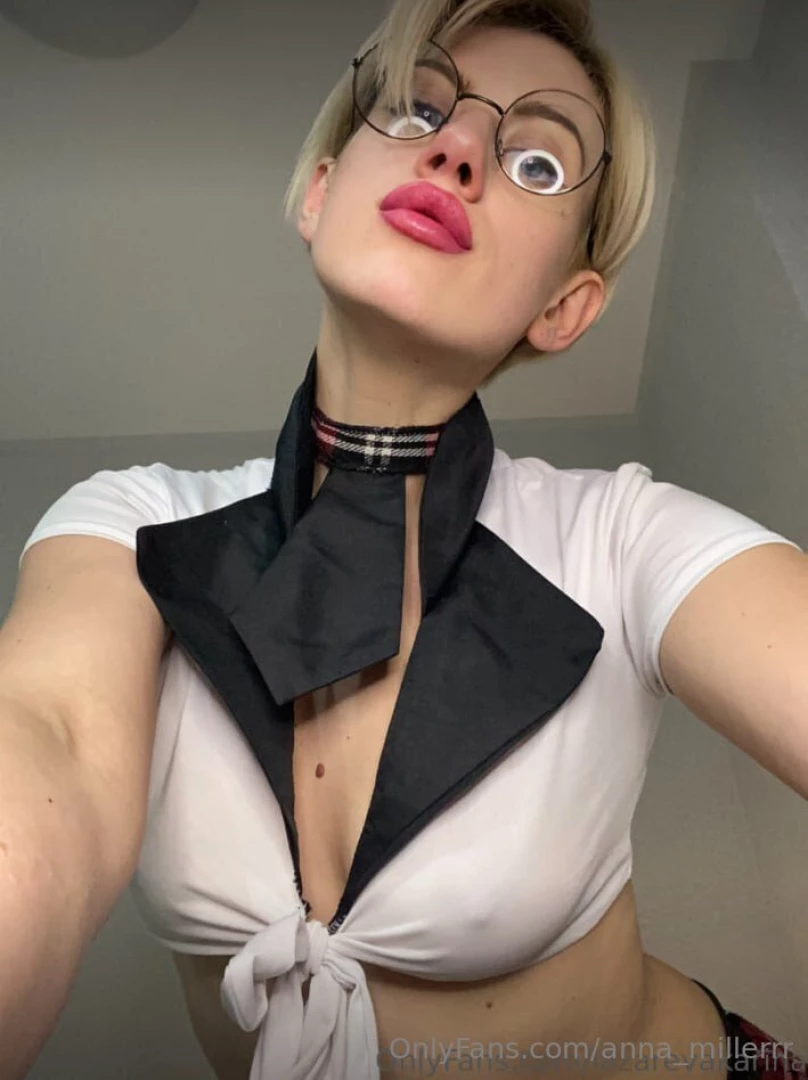 Kari_dendy is free for your dick tonight cum check kari_dendy page to part 1 