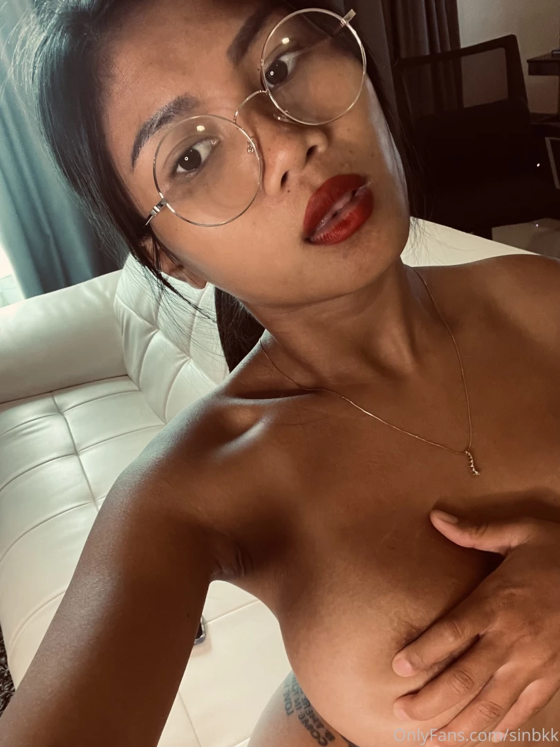 Too sexy to be posted on my instagram 