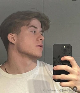 Buff kit connor is on onlyfans frank_alpha big ripped and hansome his