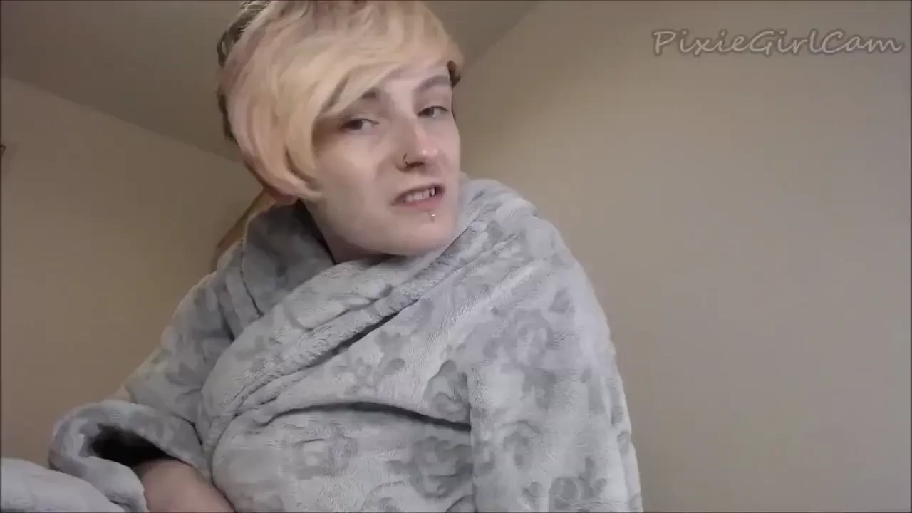 A rare video with no makeup hehe happy new year 