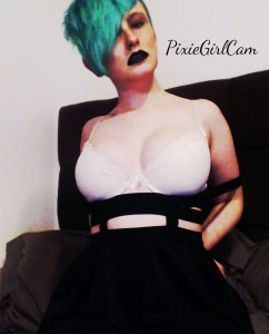 These throwbacks make me miss my bright hair