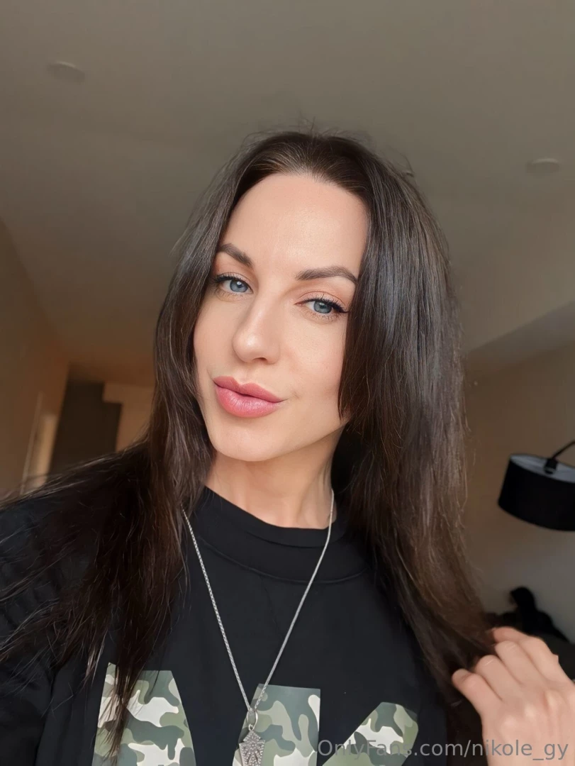 Just selfies with the hottie 