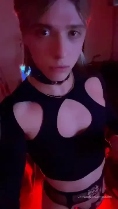 Am i pretty enough for a kiss 