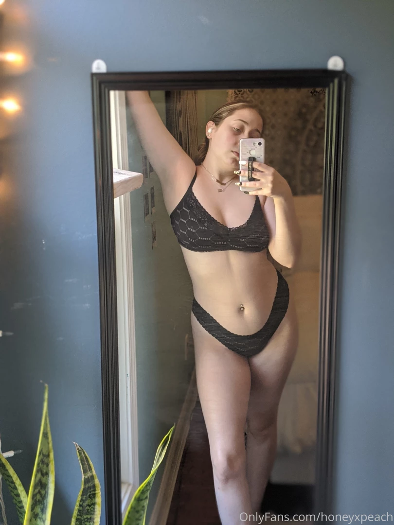 Have some booty pics for your nighttime pleasure 