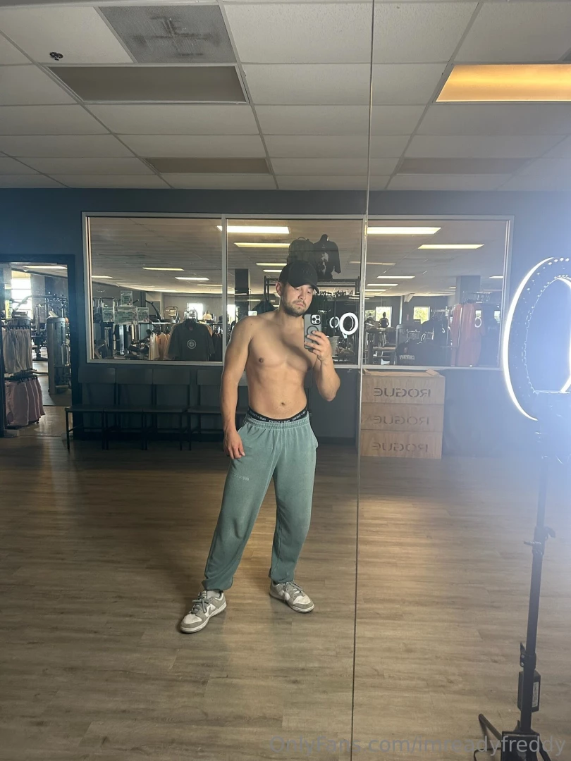 My house needs more mirrors this size for reasons 