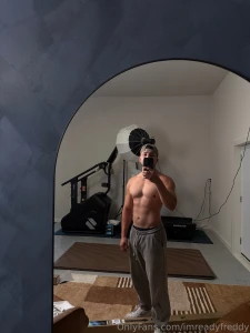 Hard shell with a softt gooey inside feel me